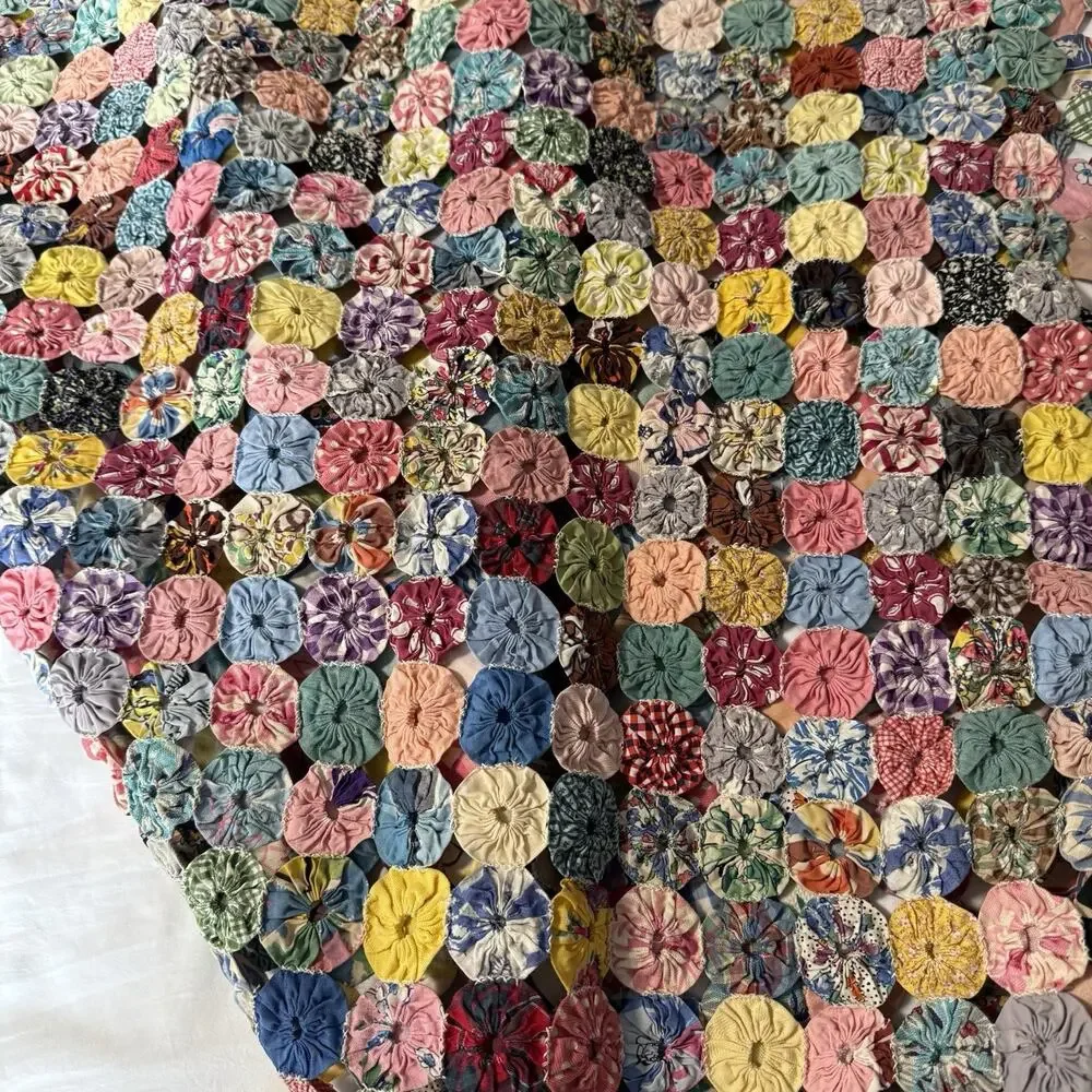 Antique Vintage Yo Yo Yoyo Circle Popcorn Handmade Sewn Quilt Coverlet 52”x84”